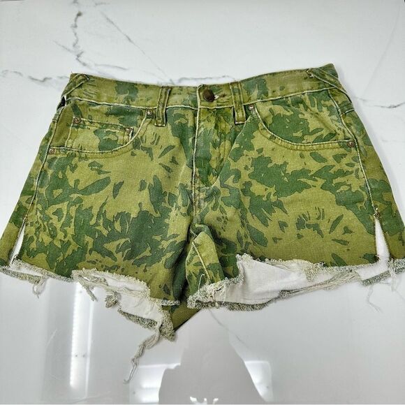 Free People We The Free Camo Jean Shorts- Size 25 - Picture 1 of 8